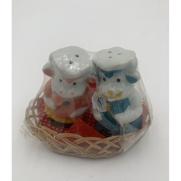 COW SALT PEPPER SET NOS WICKER BASKET MAN WOMAN FIGURAL APRON SPATULA SHAKER. - Picture 1 of 5